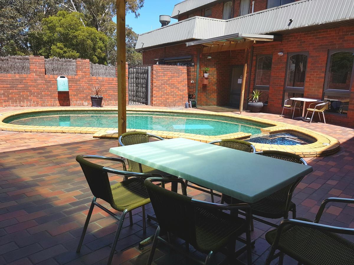 Hotel Cavalier Wantirna South Exteriér fotografie